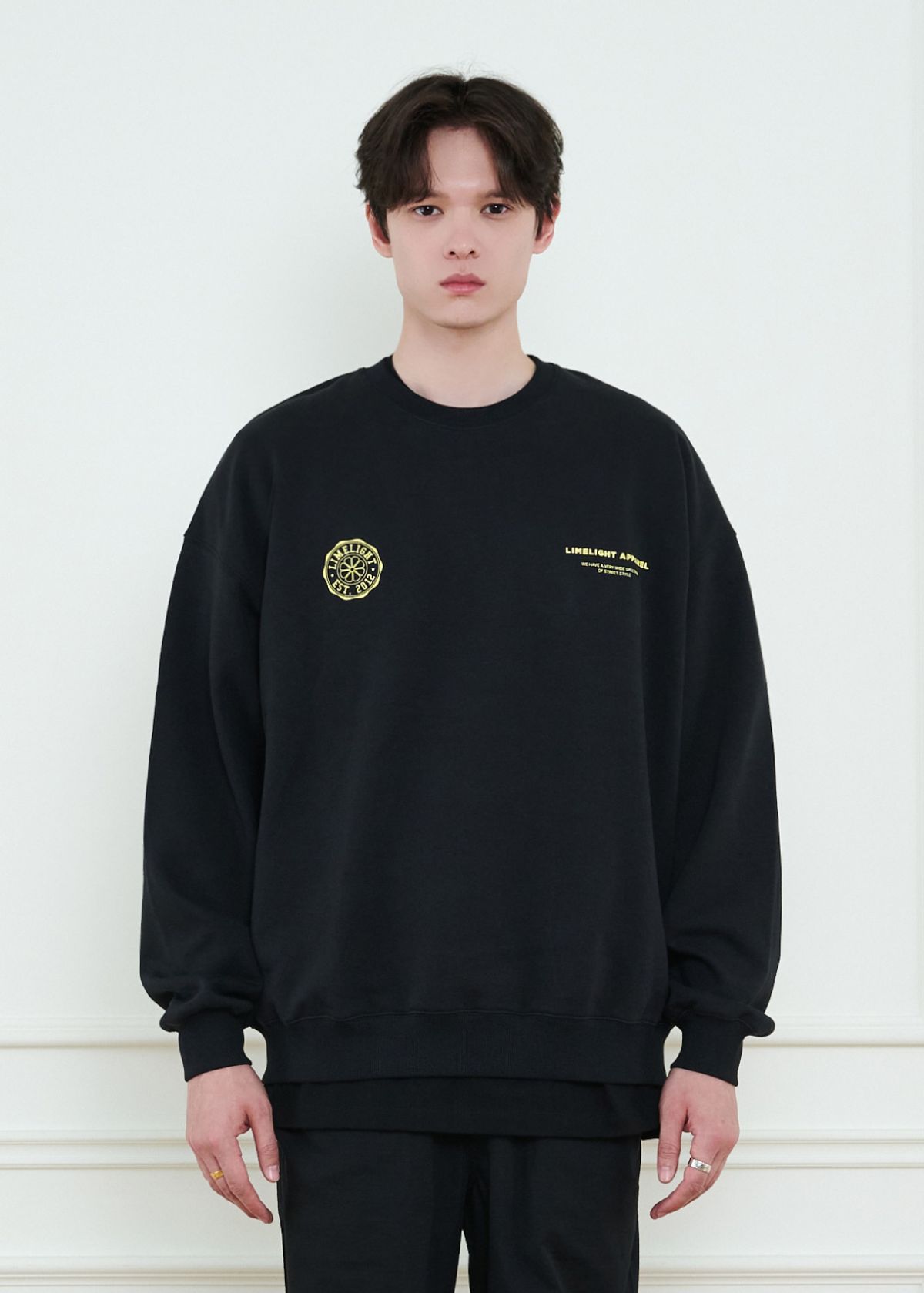라임라잇 어패럴(LIMELIGHT APPAREL) 어패럴 라임 로고 스웨트셔츠 오버사이즈 (블랙/라임라잇)