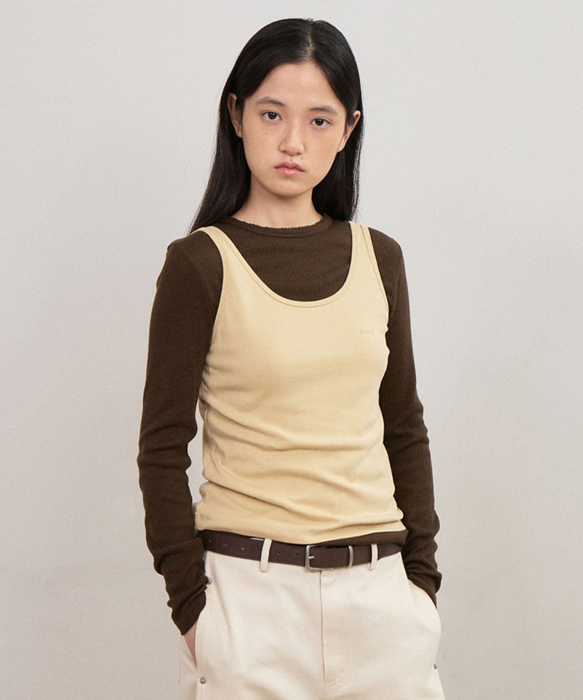 호와스(HOWUS) HOWUS LOGO SLEEVELESS (BUTTER YELLOW)