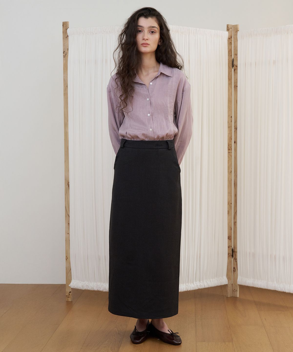 포에트서울(POETSEOUL) poete logo maxi skirt_charcoal