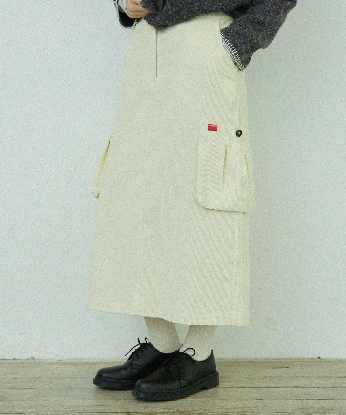 꼬모니노즈(COMONINOZ) W POCKET MIDI-SKIRT [IVORY]