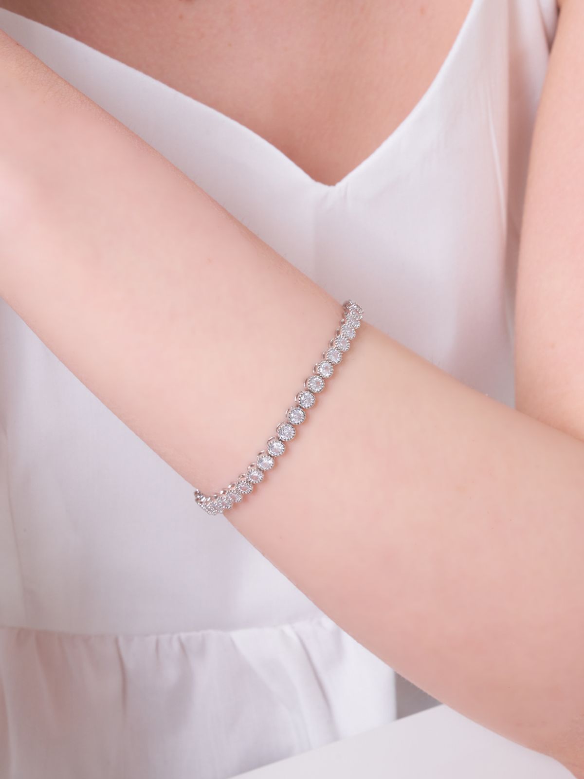 엘르주얼리(ELLEJEWELRY) 트윙클라 클래식 테니스 팔찌 ELBRBB105