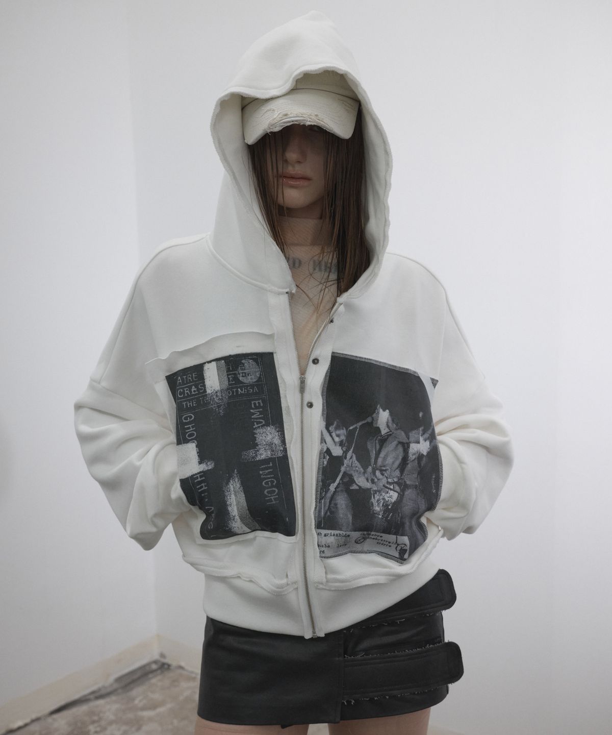 도그마 엑스(DOGMA EHKS) PATCH ZIP-UP HOODIE IVORY