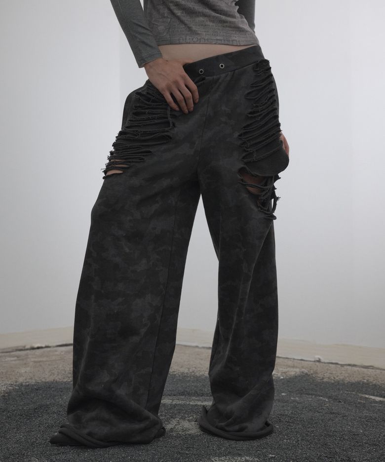 DISTRESSED SWEAT PANTS DARK CAMO