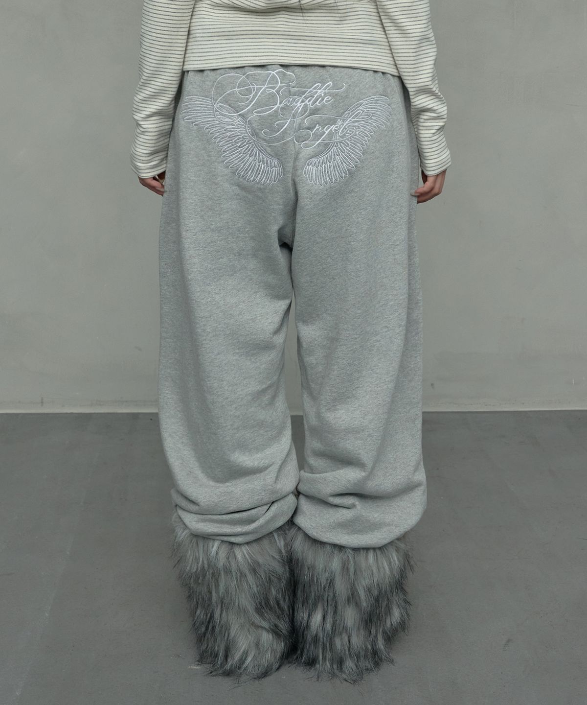 니어노어(NIIER NOR) BADDIE ANGEL SWEATPANTS_MELANGE GREY