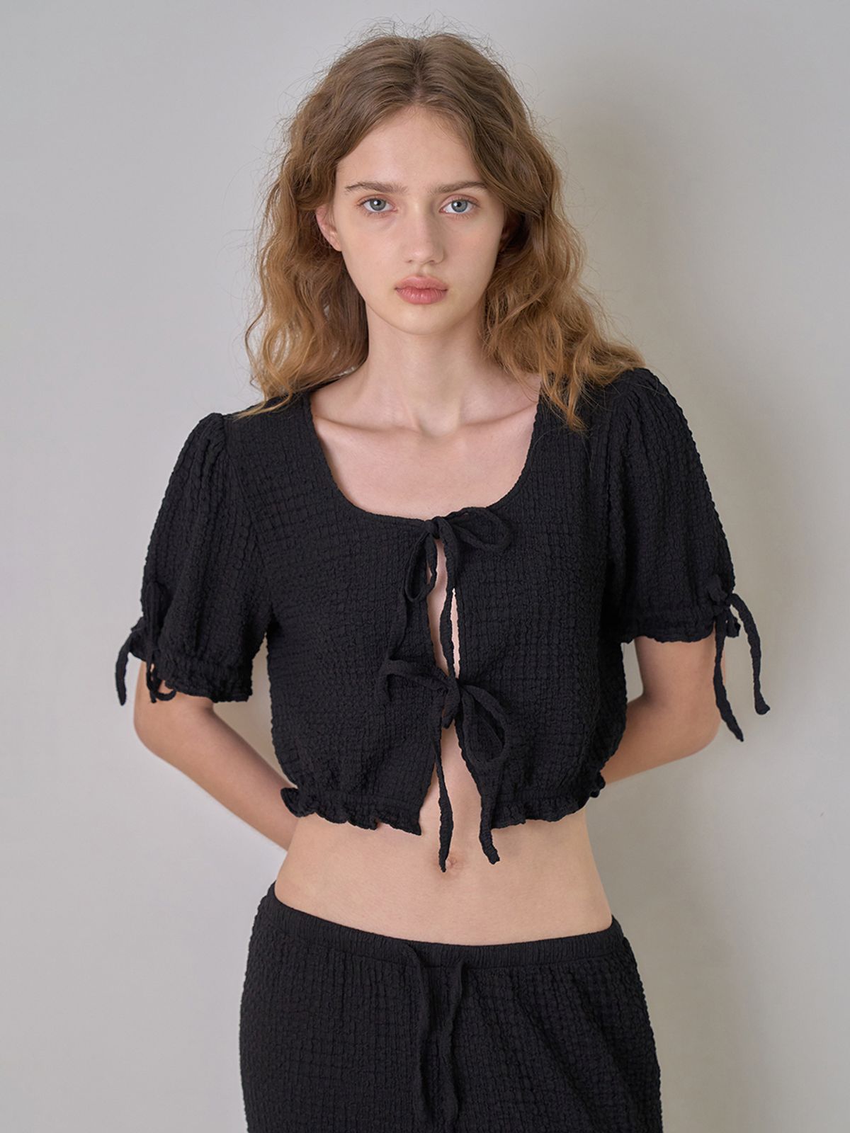 어패럴아카이브(APPAREL ARCHIVE) Air ribbon puff blouse - Black