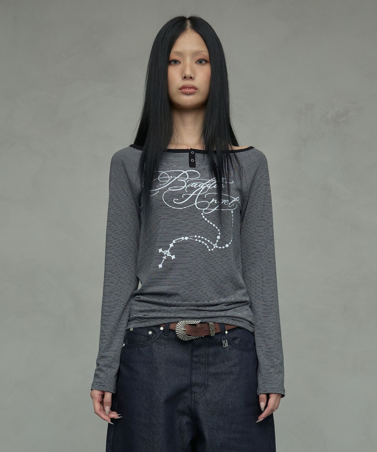 니어노어(NIIER NOR) ROSARY STRIPE L/S TEE_BLACK