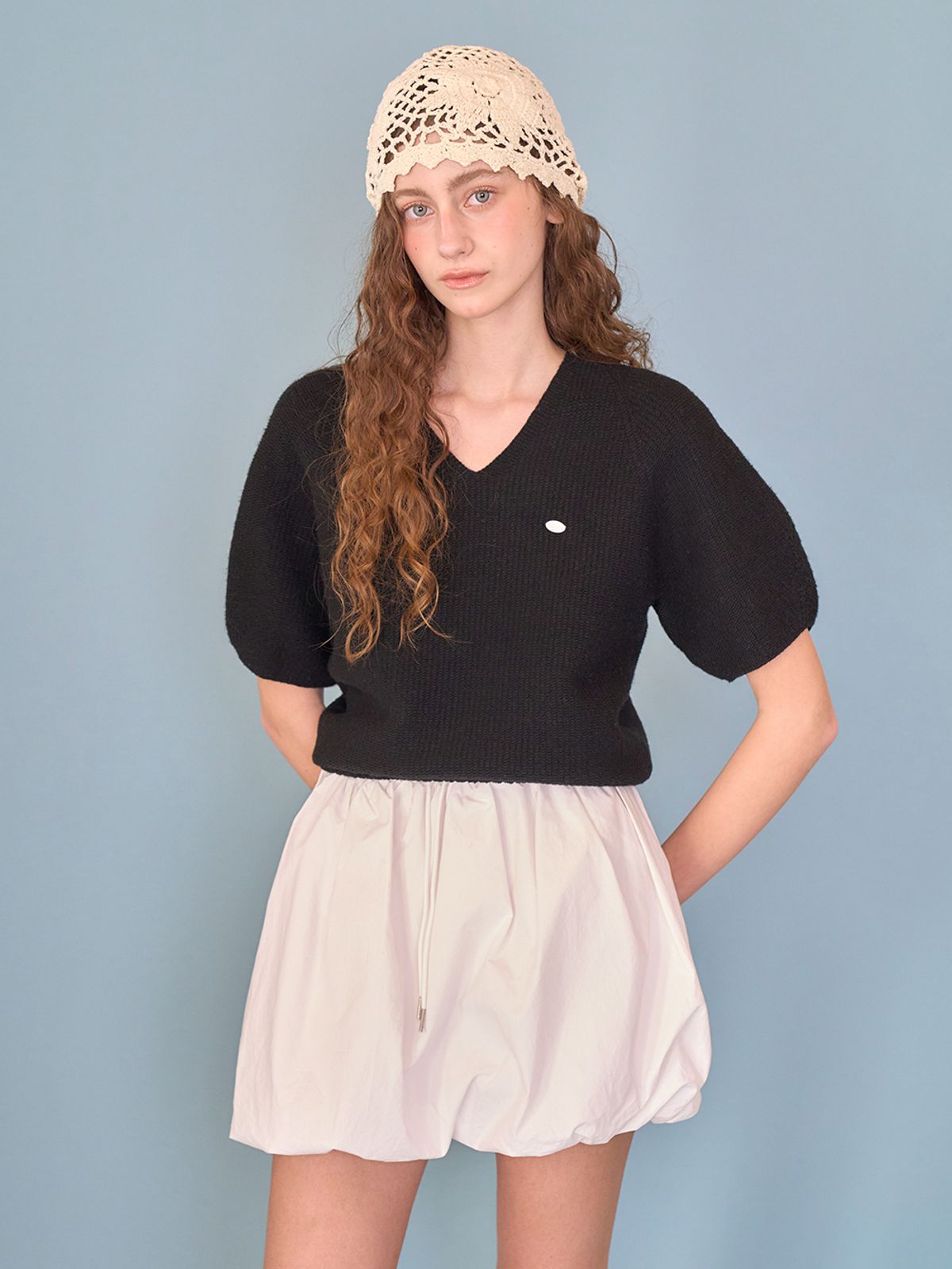 어패럴아카이브(APPAREL ARCHIVE) Paul v-neck half puff knit_Black