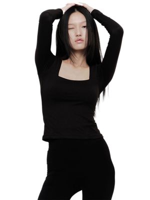 SQ NECK CONTOUR T (BLACK)