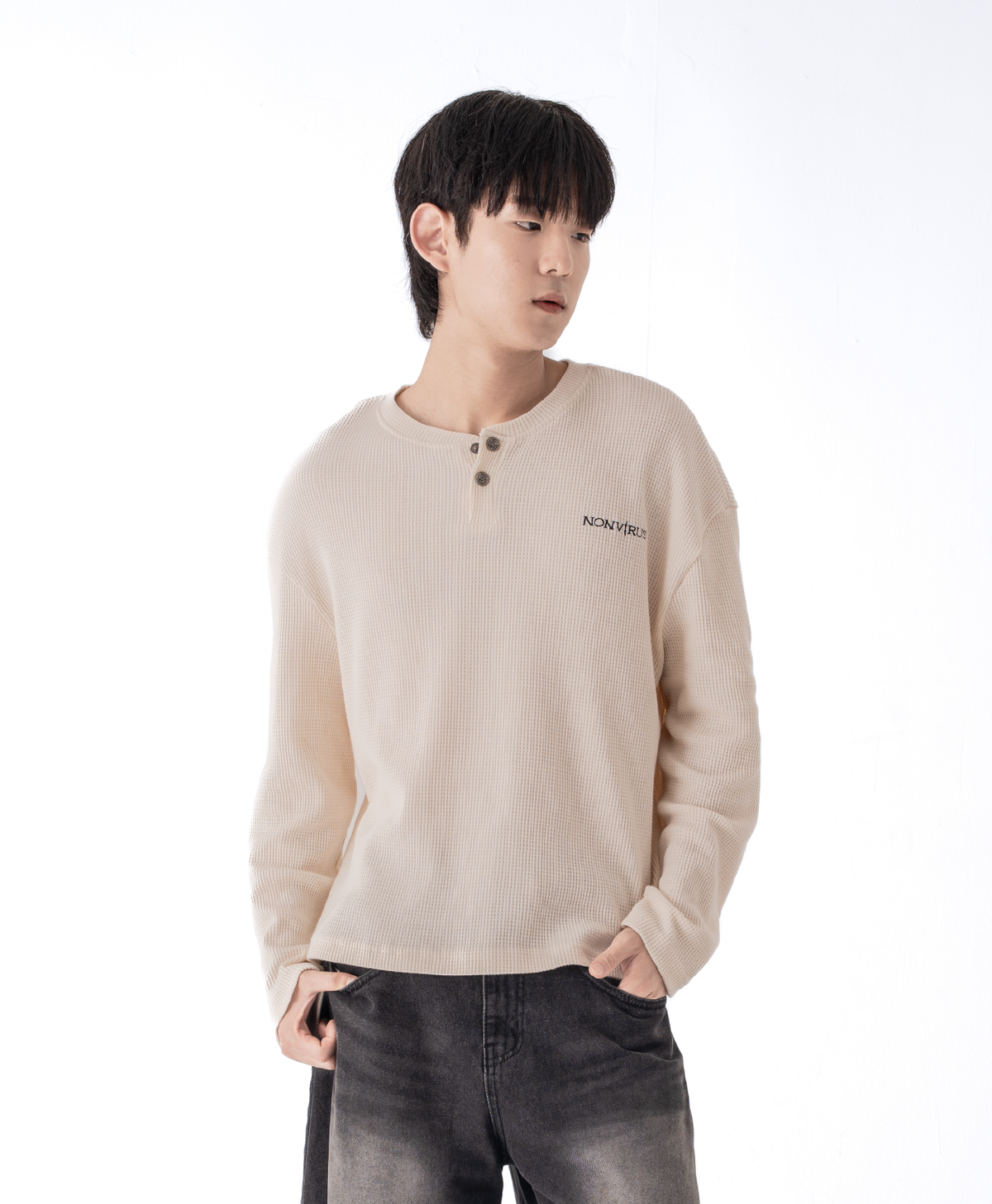 논바이러스(NONVIRUS) Back Line Henley Neck Long Sleeve Ivory