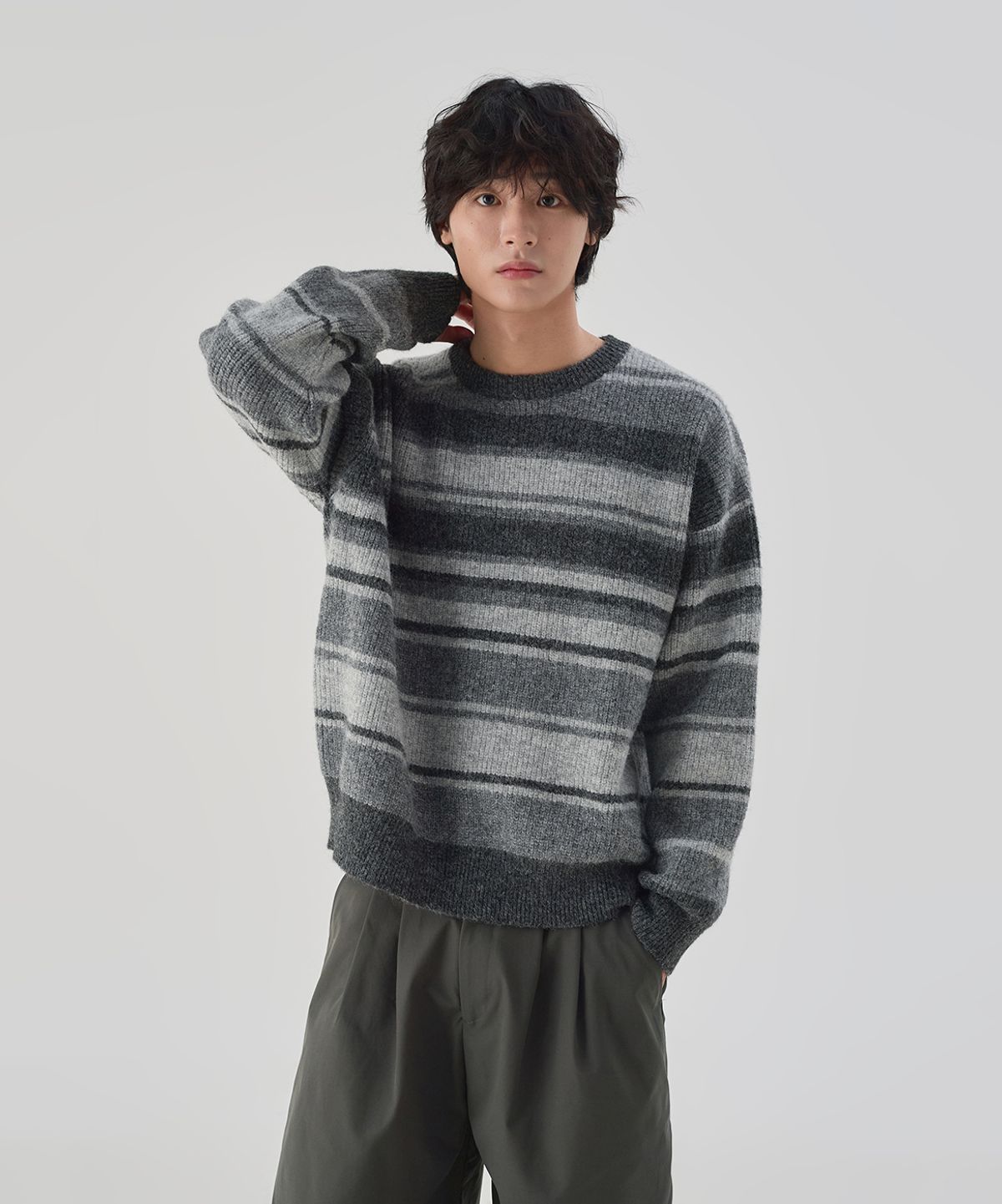 오우사(OWSA) 울 스트라이프 라운드 니트
