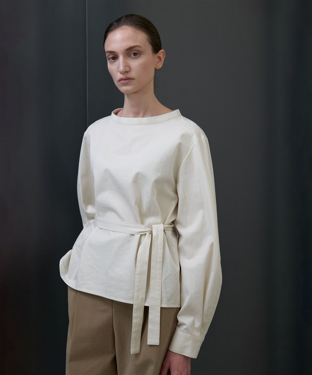 스텝어라운드(STEP AROUND) Balloon sleeves belt blouse_IVORY