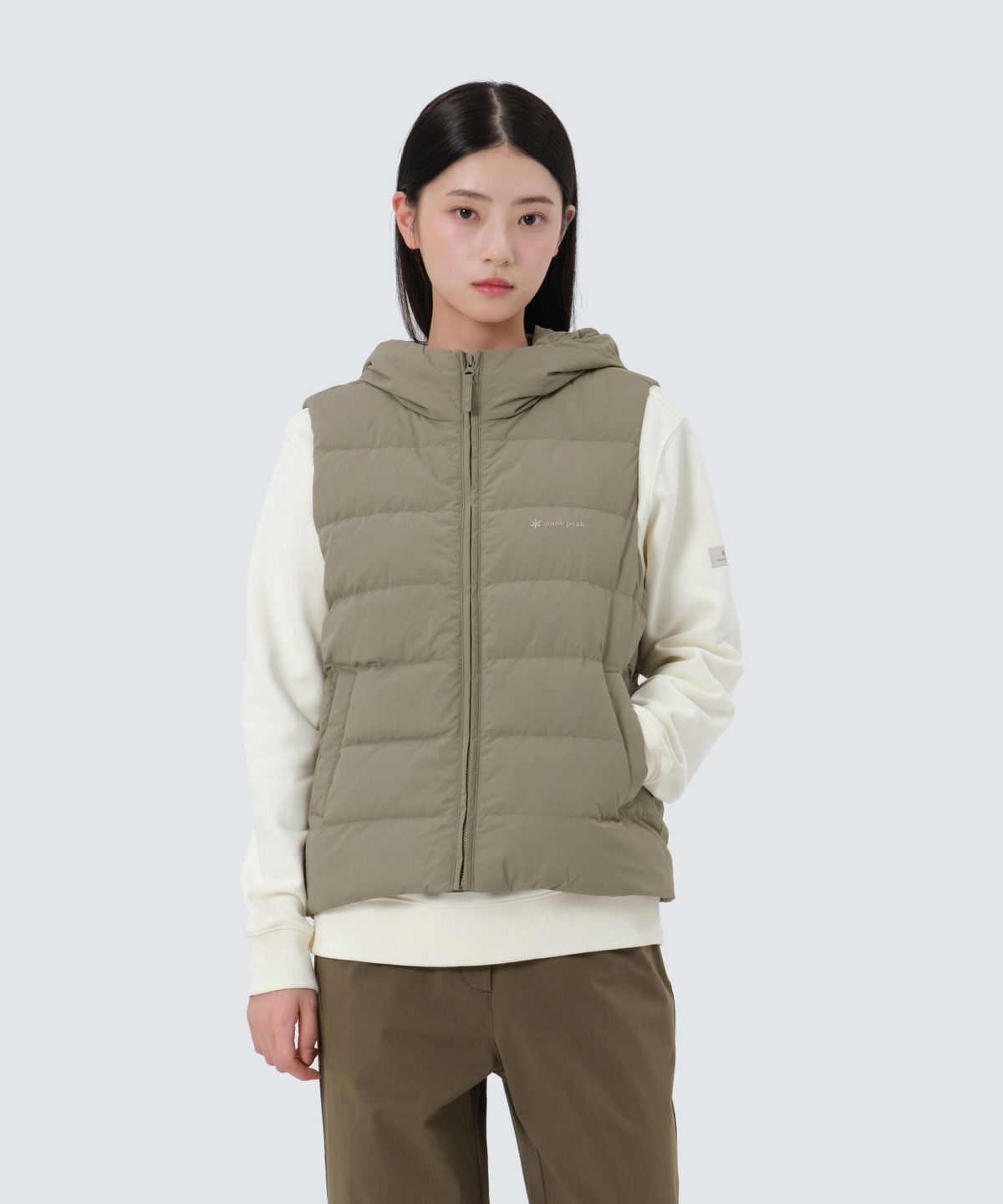 스노우피크 어패럴(SNOWPEAK APPAREL) 랜드 여성 후드 경량 다운 베스트 (S25WWGDV63) Olive