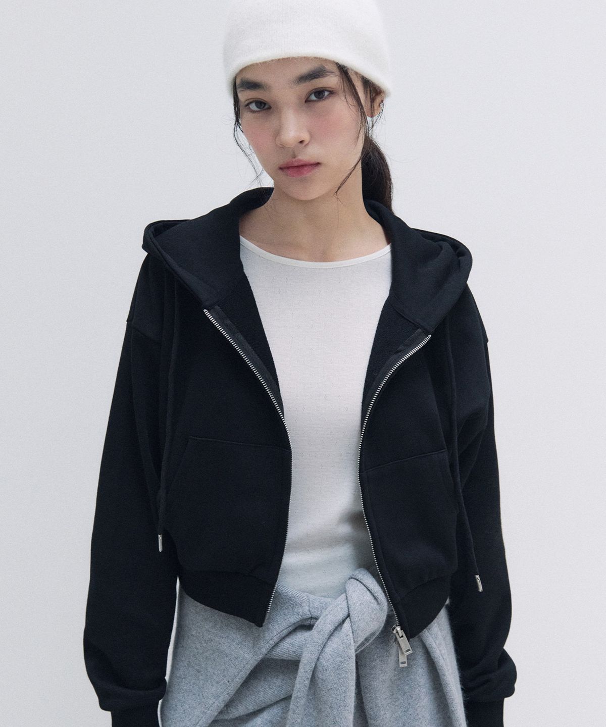 로라로라(ROLAROLA) NUBASIC CROP HOODED ZIP-UP BLACK