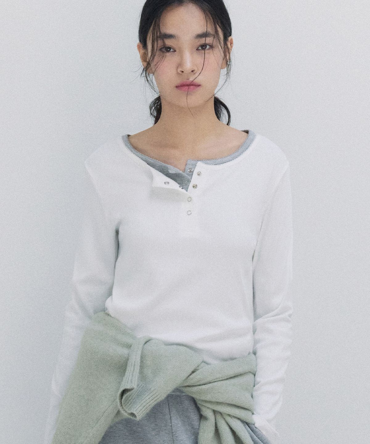 로라로라(ROLAROLA) NUBASIC BUTTON LONG SLEEVE T-SHIRT WHITE