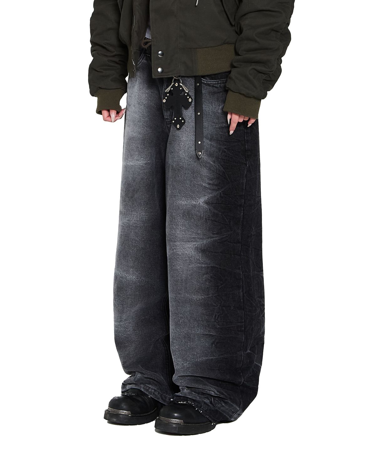 아캄(AAKAM) Side Wrinkle Washed Denim Pants (Black)
