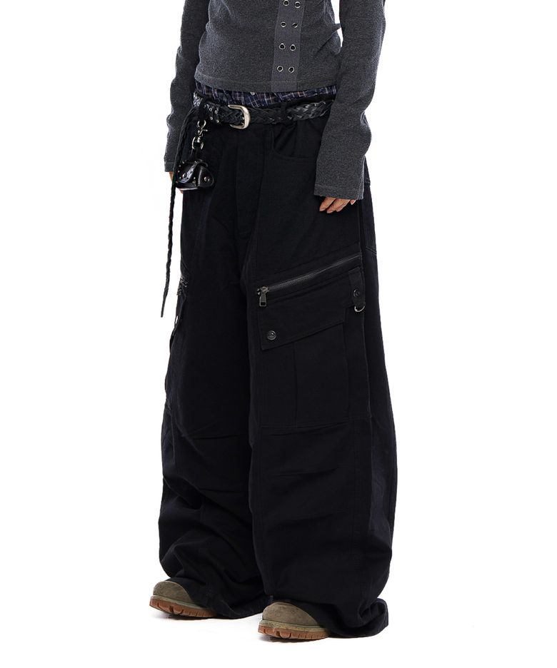 Knee Pin-Tuck Zippered Cargo Pants (Black)
