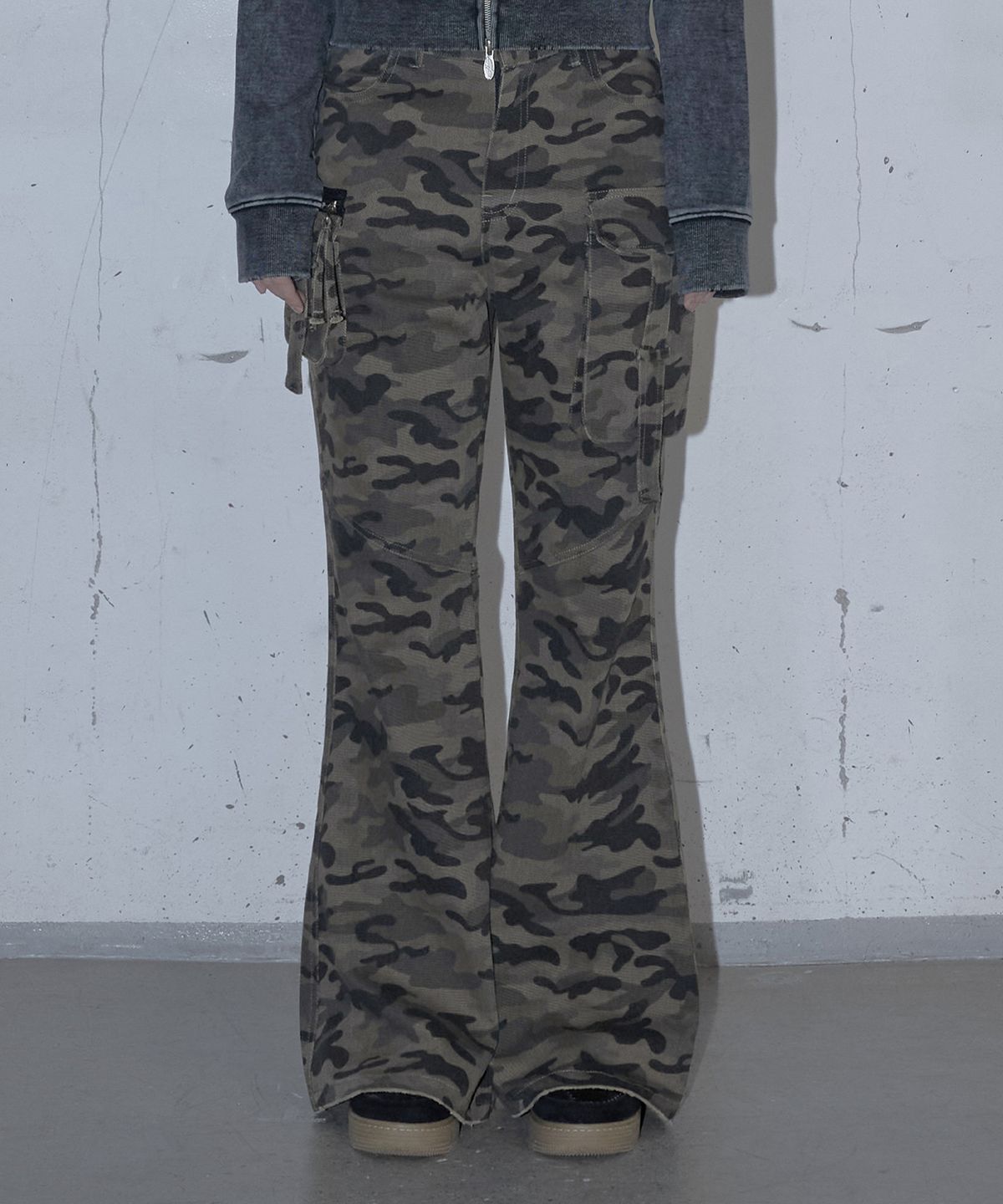 구빈(GUBIN) (W) 카모 부츠컷 팬츠