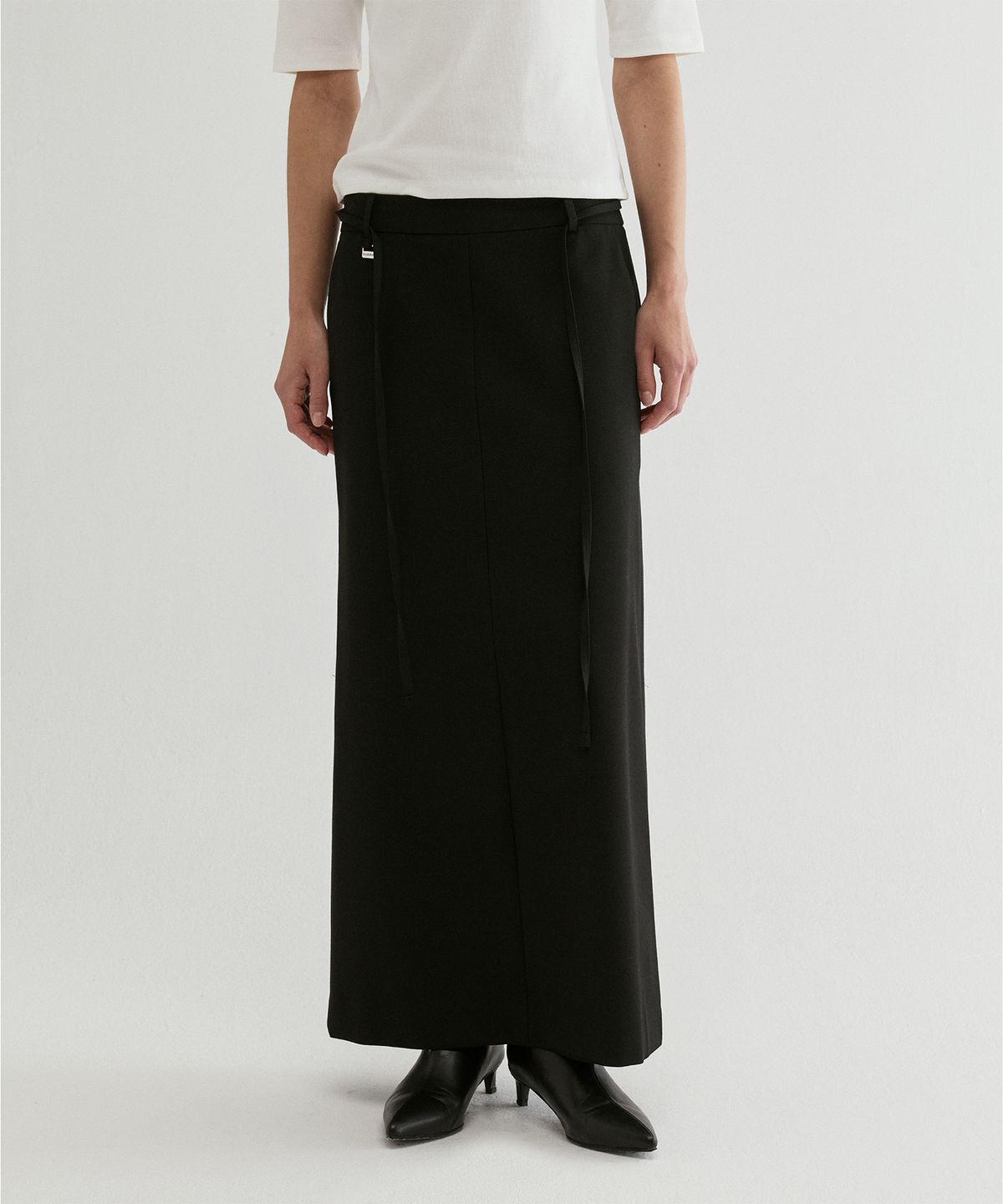 프롬웨얼(FROMWHERE) Belted Straight Maxi Skirt Black