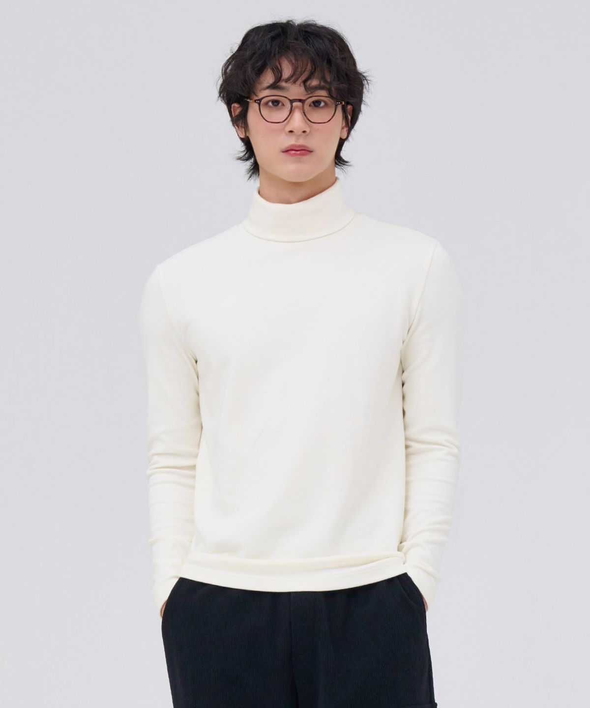 체이스컬트(CHASECULT) 공용 에센셜 터틀넥 긴팔 기모 티셔츠-아이보리
