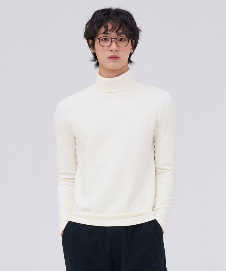 공용 에센셜 터틀넥 긴팔 기모 티셔츠-아이보리