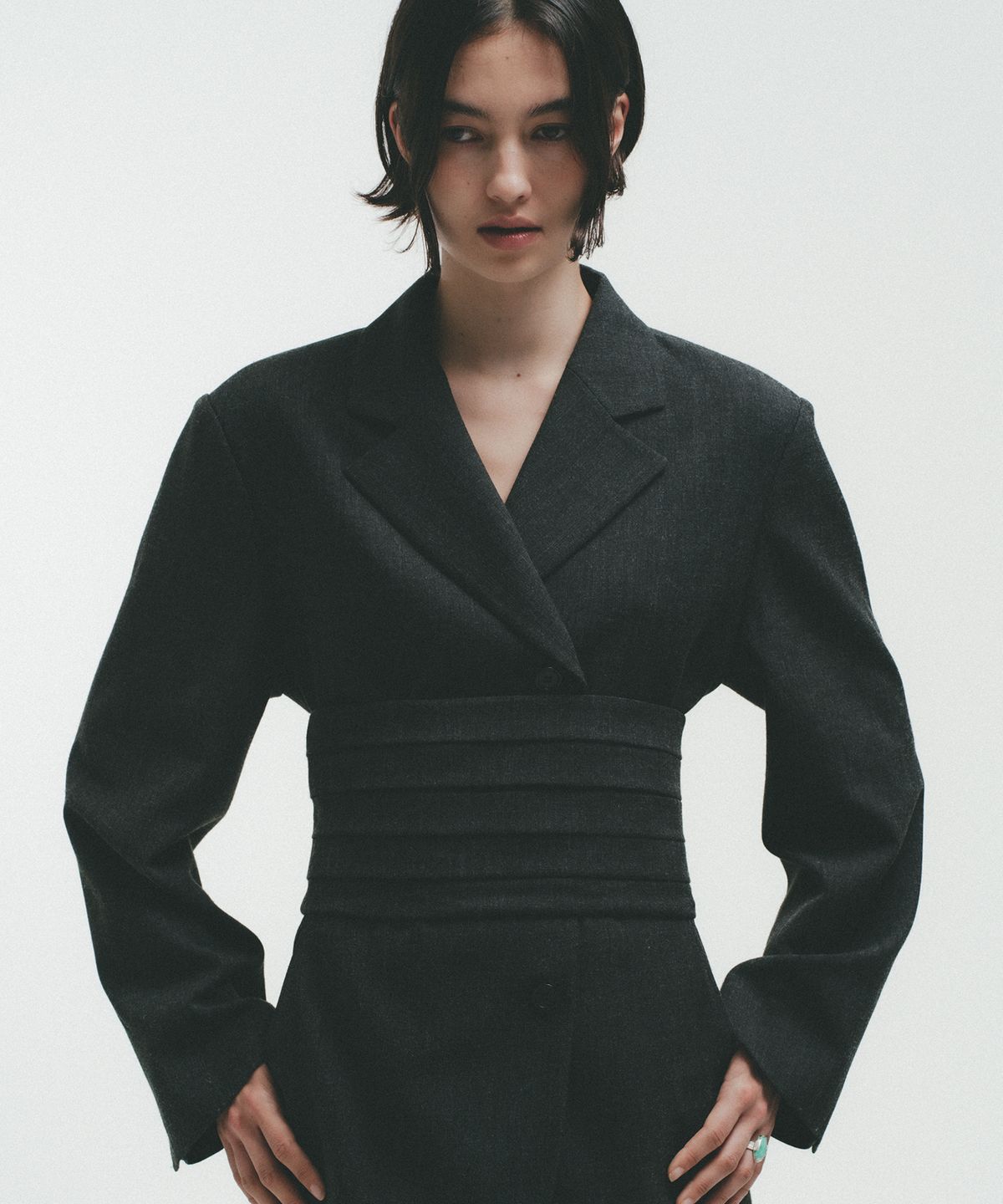 솔티페블(SALTY PEBBLE) JACKET & PINTUCK BUSTIER SET [CHARCOAL]