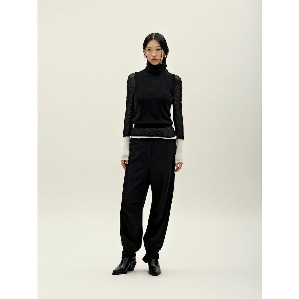앙개(ANGGAE) Twisted Back Knit Tank  Black