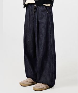 원턱 커브드 크리즈 워싱 와이드 데님 팬츠_슬럽 딥 인디고