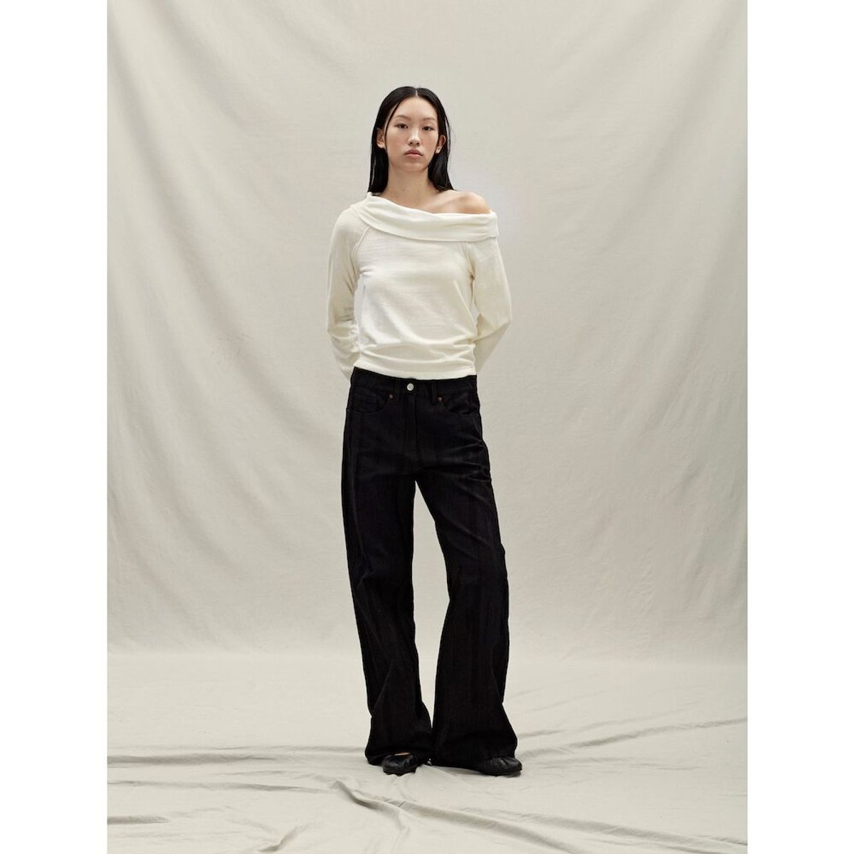 앙개(ANGGAE) Off Shoulder Pullover  Ivory