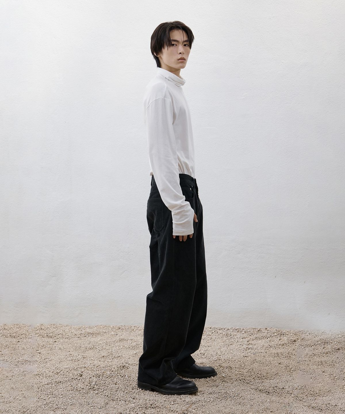 유스(YOUTH) Finger Hole L/S T-shirt - White