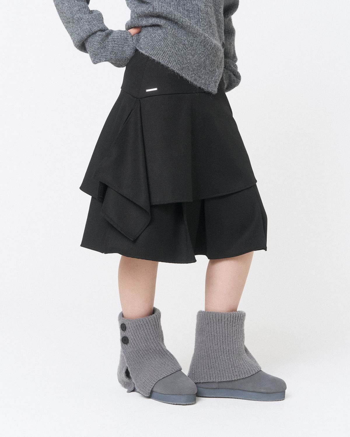 미세키서울(MISEKI SEOUL) Sei layered midi Skirt BLACK