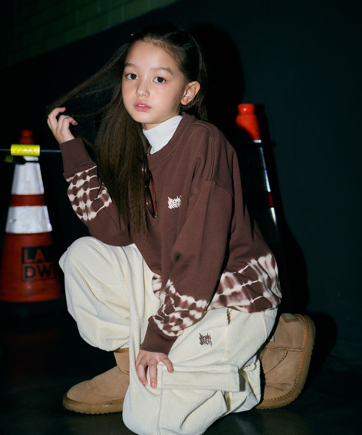 브라운브레스 키즈(BROWNBREATH KIDS) KIDS TAG PIGMENT CREWNECK - BROWN