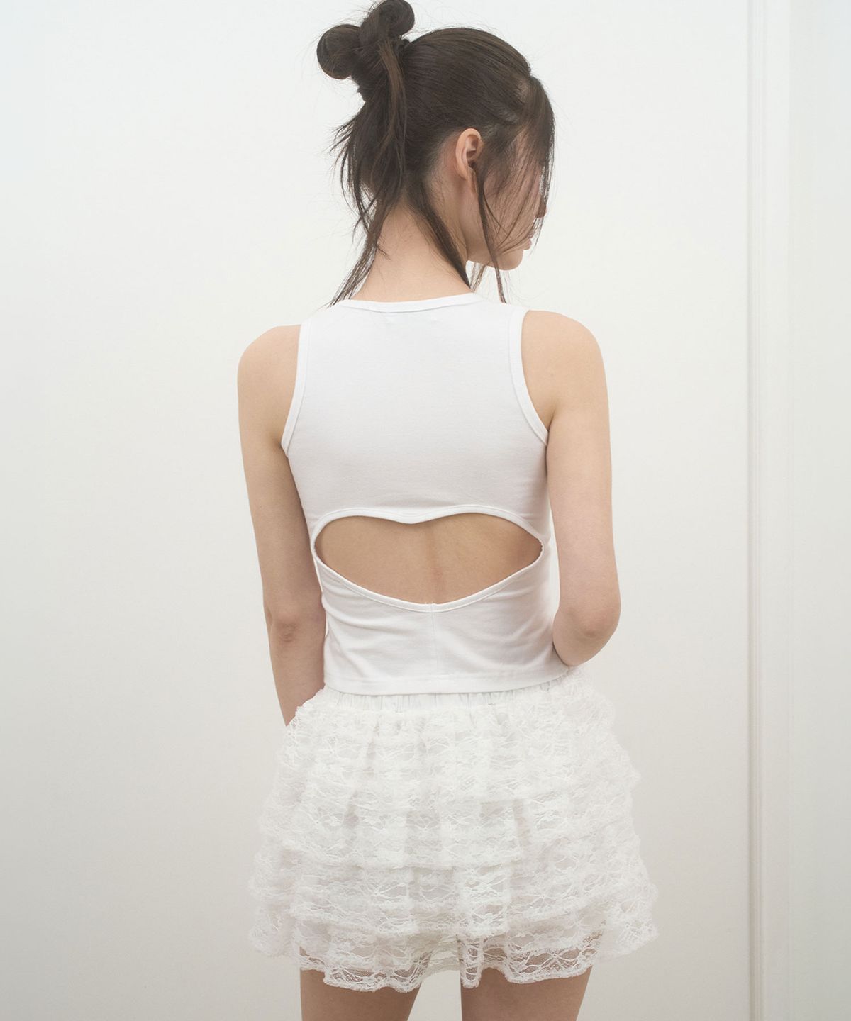 리메크(LIEMÉQUE) 백 하트 슬리브리스 탑 화이트