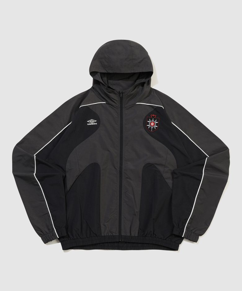 [UMBRO X SLAM JAM] Rose Crest 마스크 자켓 블랙 UQ411CJKO2