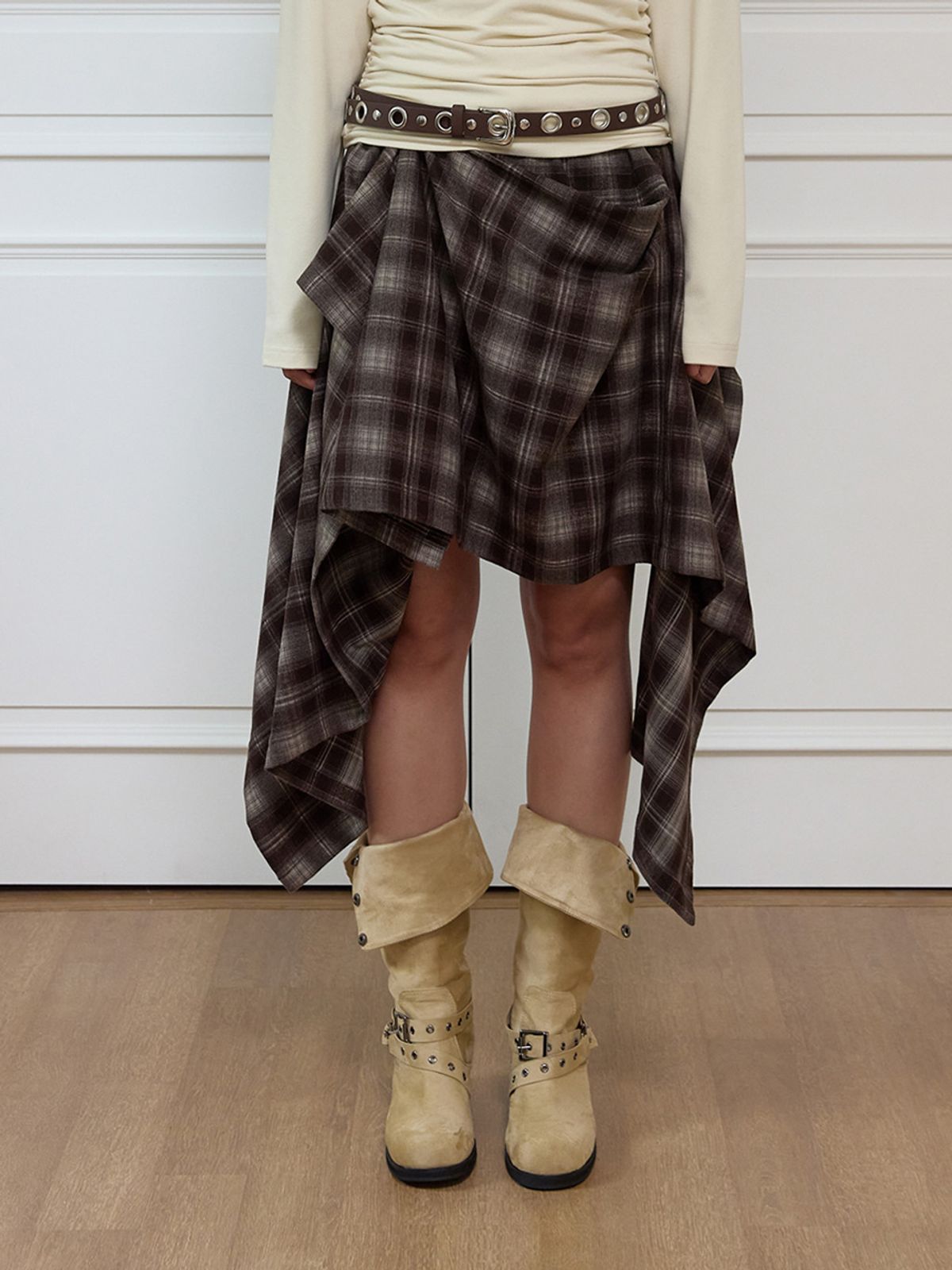 민더리(MEENDERI) CHECK DRAPED LONG SKIRT - BROWN