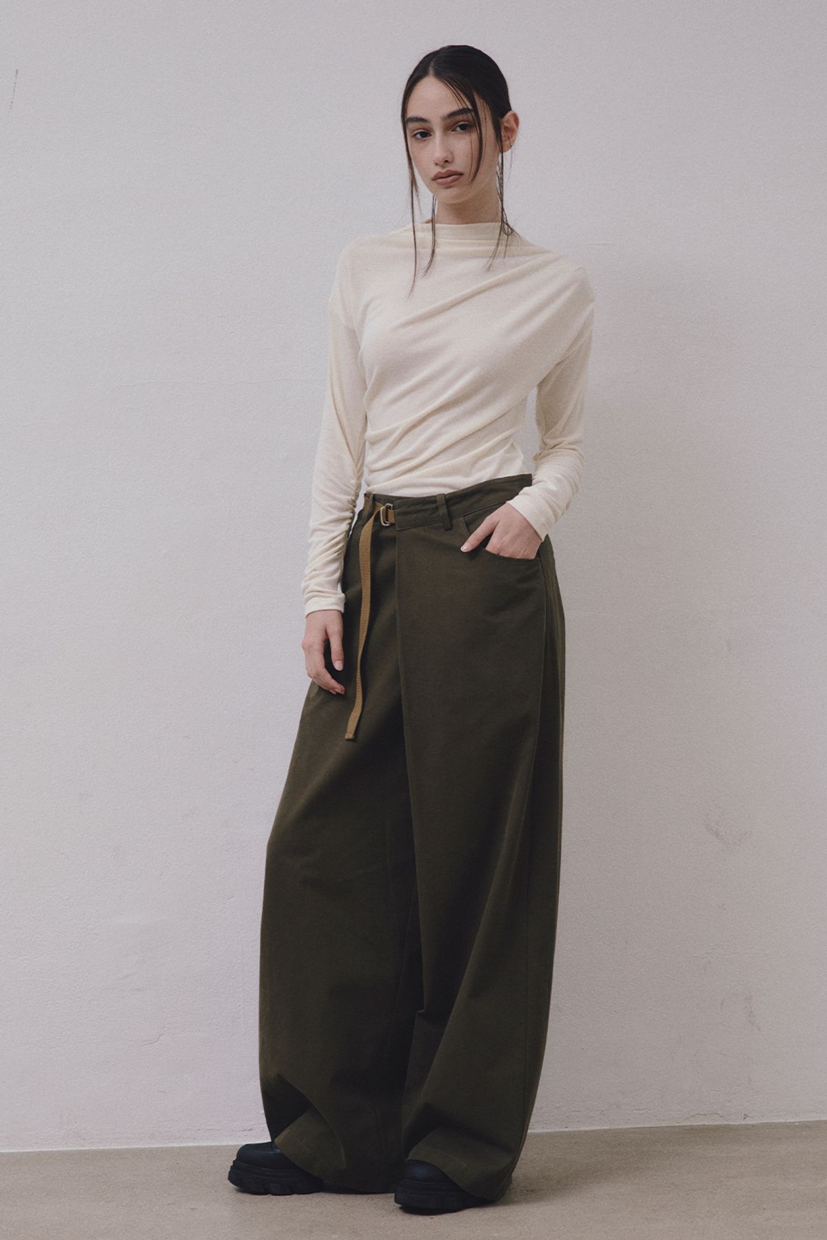 미드앤로우(MIDNLOW) Wide Wrap Pants (Khaki)