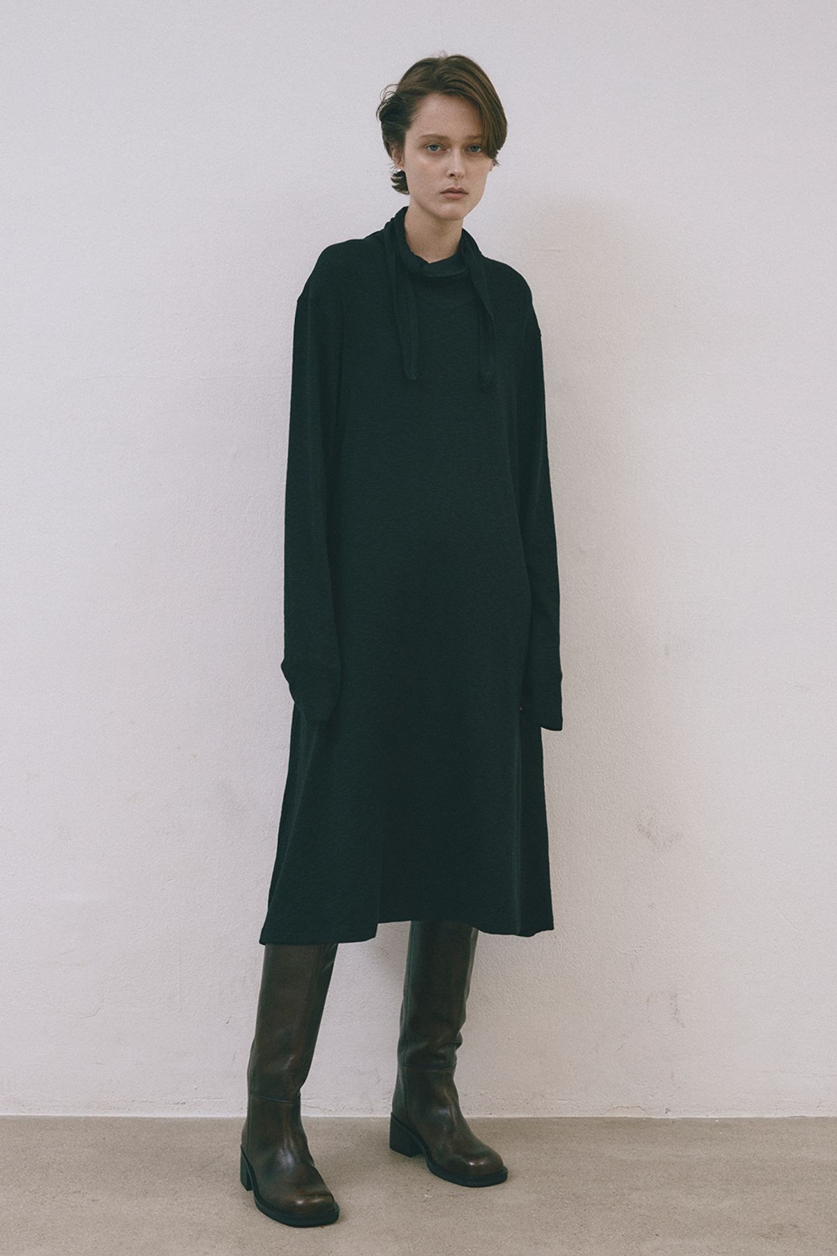 미드앤로우(MIDNLOW) Scarf Long Dress (Black)