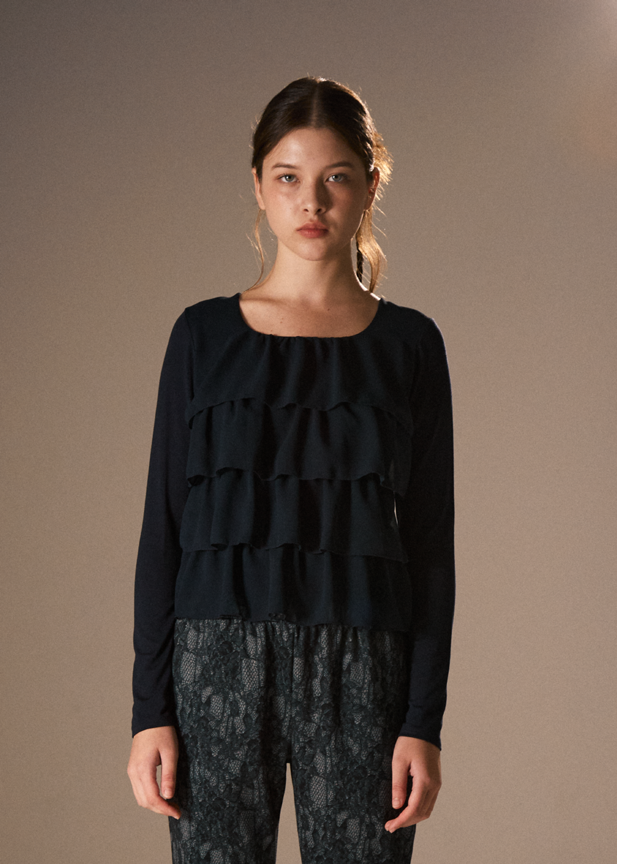피브스피브스(PEEVES PEEVES) Tiered Ruffle Long Sleeve Top / Navy