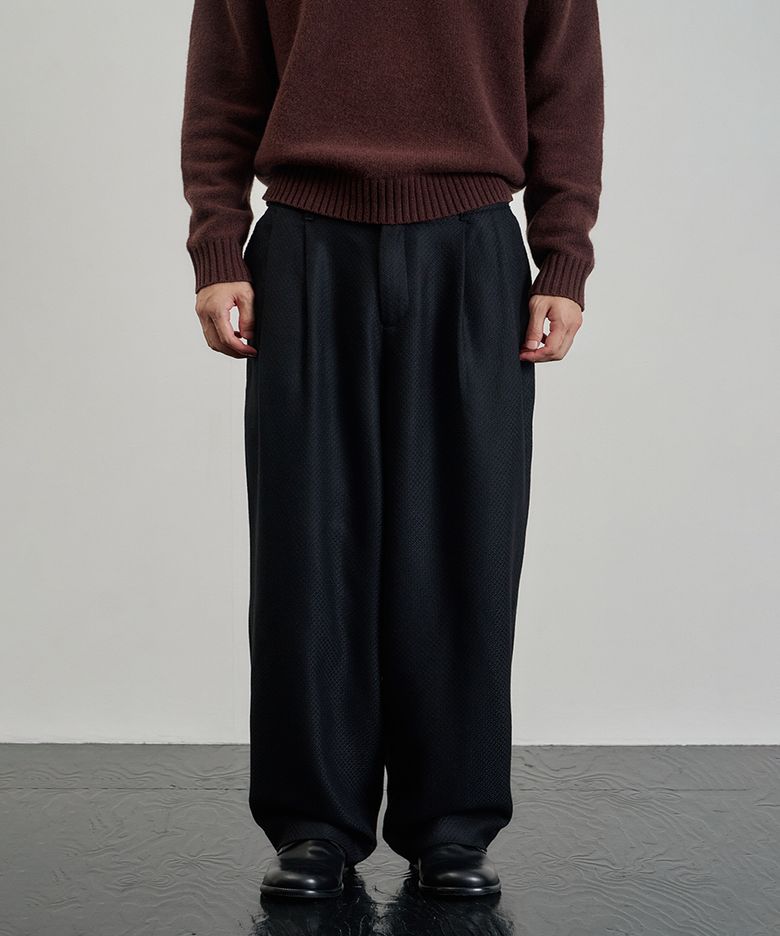 Wool 100 Jacquard Two-Tuck Banding Slacks - Black
