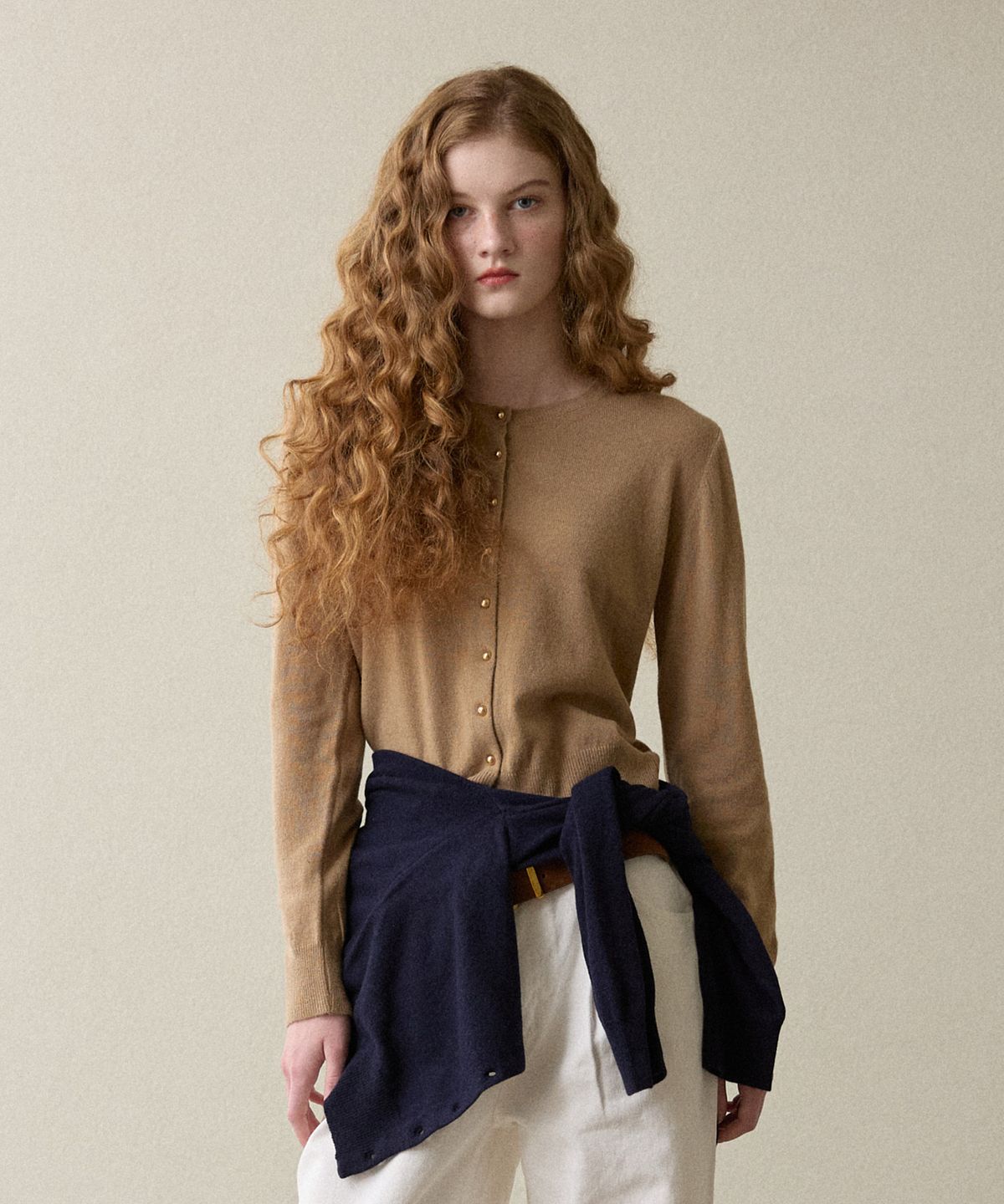 오픈도어스튜디오(OPENDOORSTUDIO) gold button cash cardigan beige