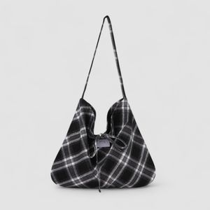 코지 체크 숄더백 _검정