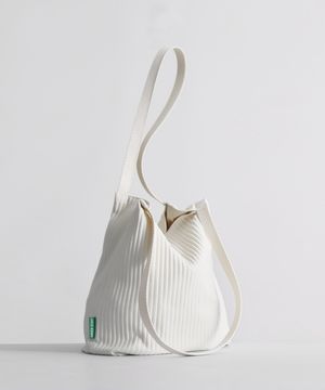 무심한듯 박시한 쇼퍼백 61 플리츠 주름 - ivory