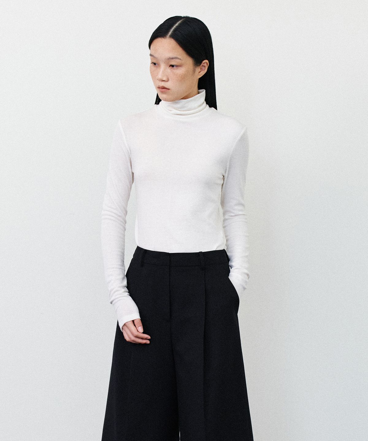 노티아(NOTIA) WOOL TENCEL TURTLE NECK T-SHIRTS - IVORY