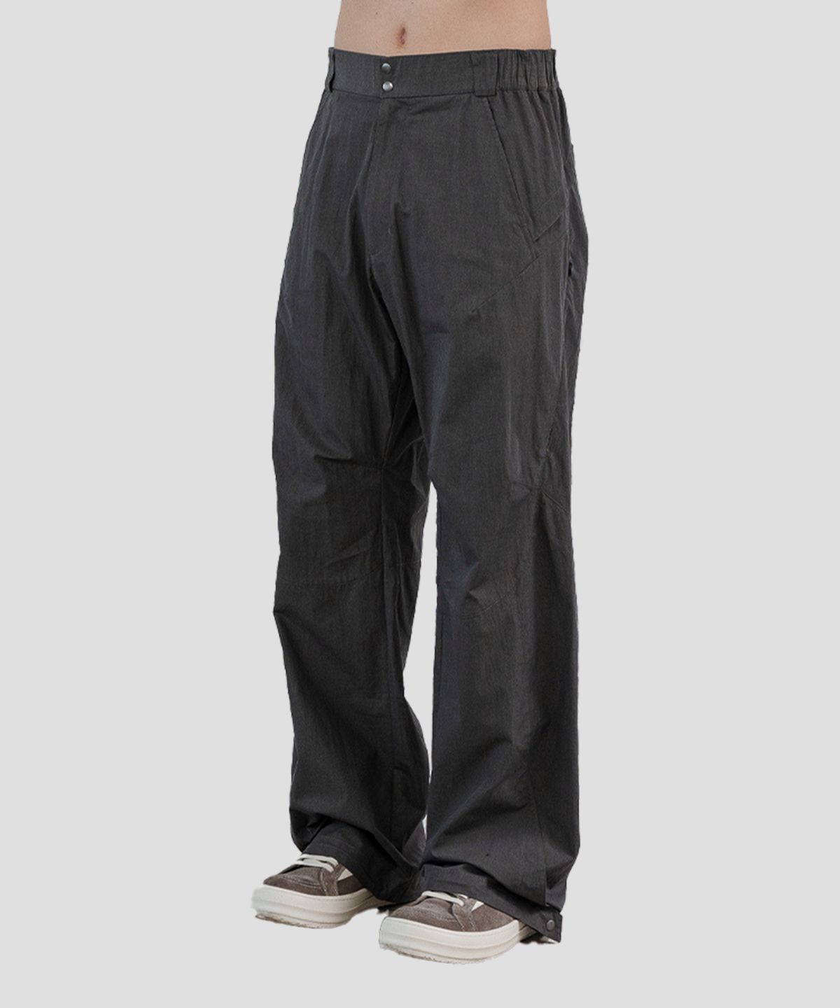 우석(WOOSUK) Anatomic Tech Pant (Khaki Charcoal)