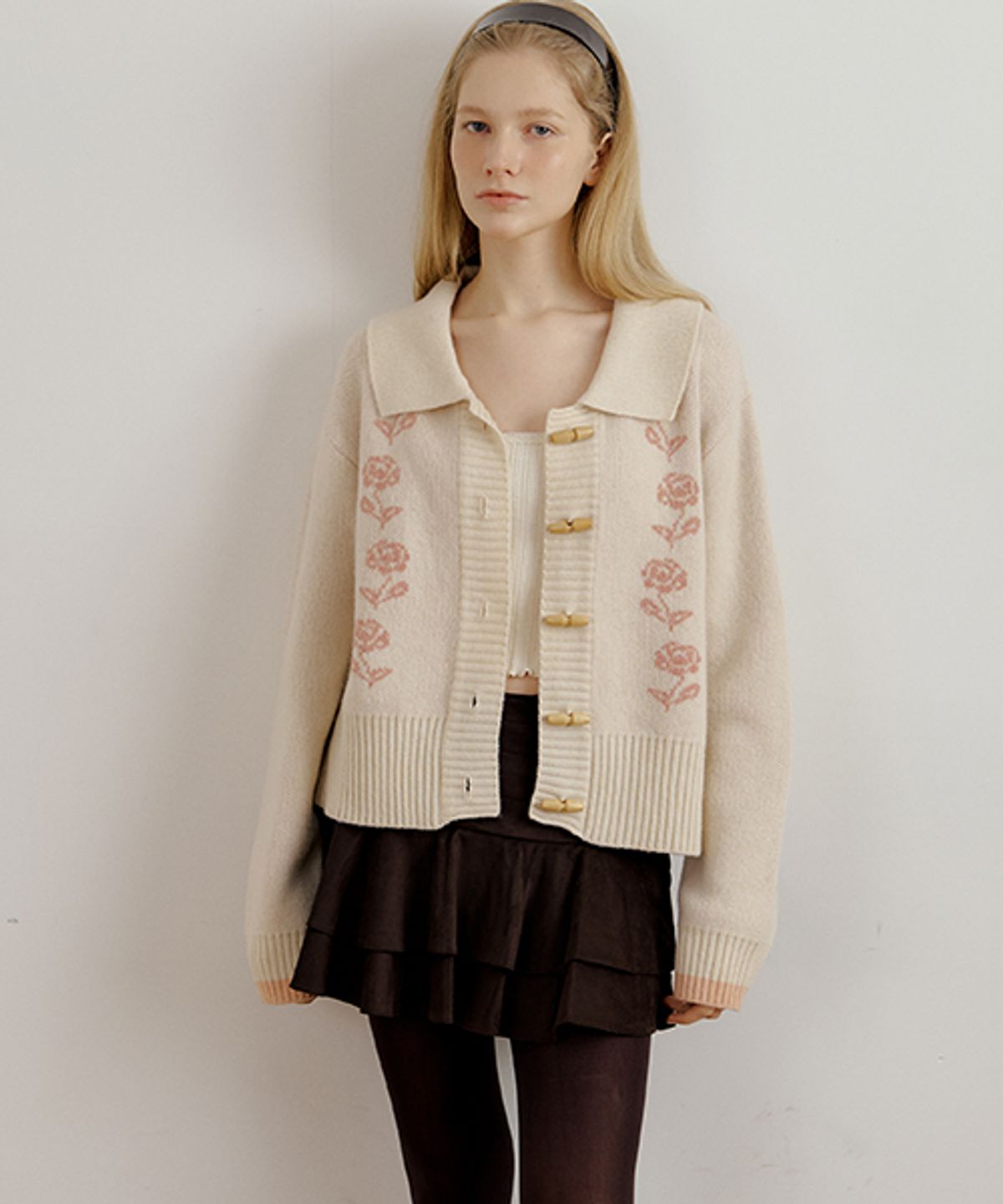 모어댄라이크(MORE THAN LIKE) FLOWER WOOL CARDIGAN - BEIGE