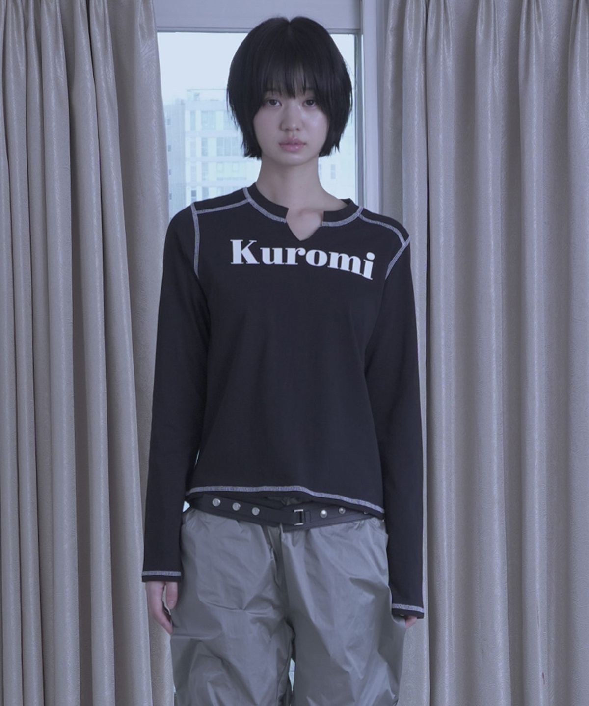 세릭(CERRIC) KUROMI V-NECK TOP / BLACK