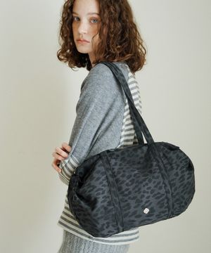 오로라 셔링 더플백_레오파드 차콜