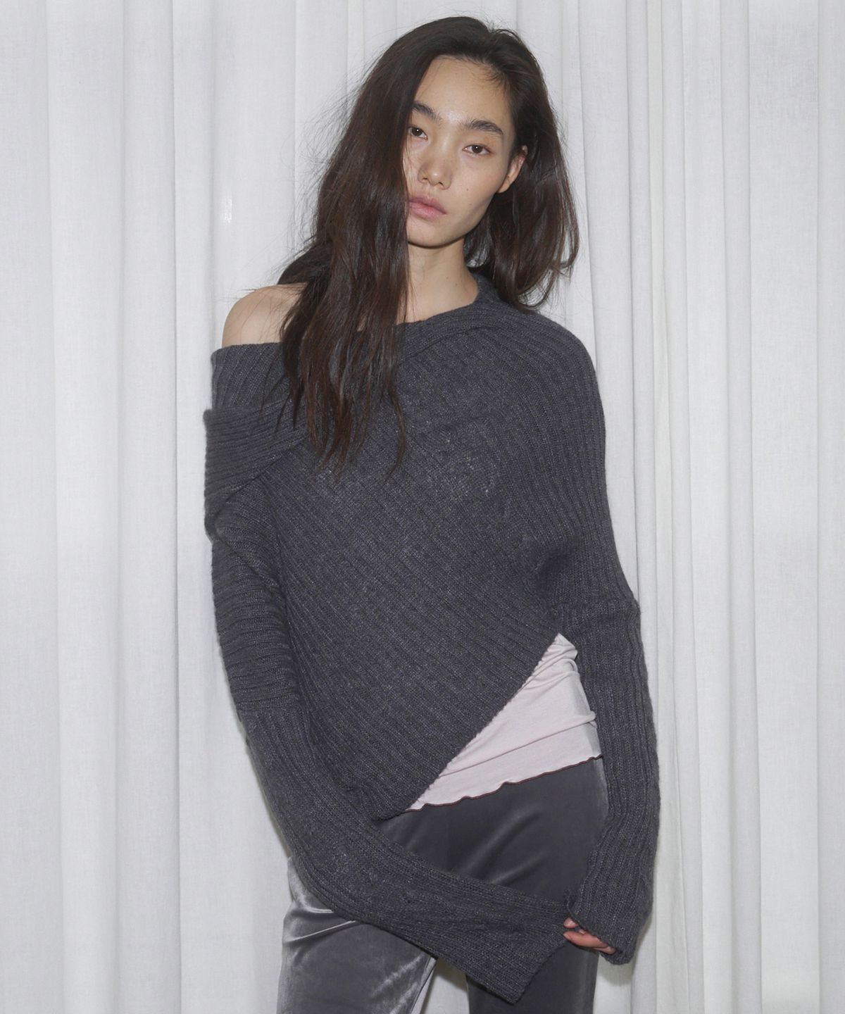 더포르타(THEPORTA) TWIST PATTERN CROPPED HOOD KNIT, MELANGE GREY