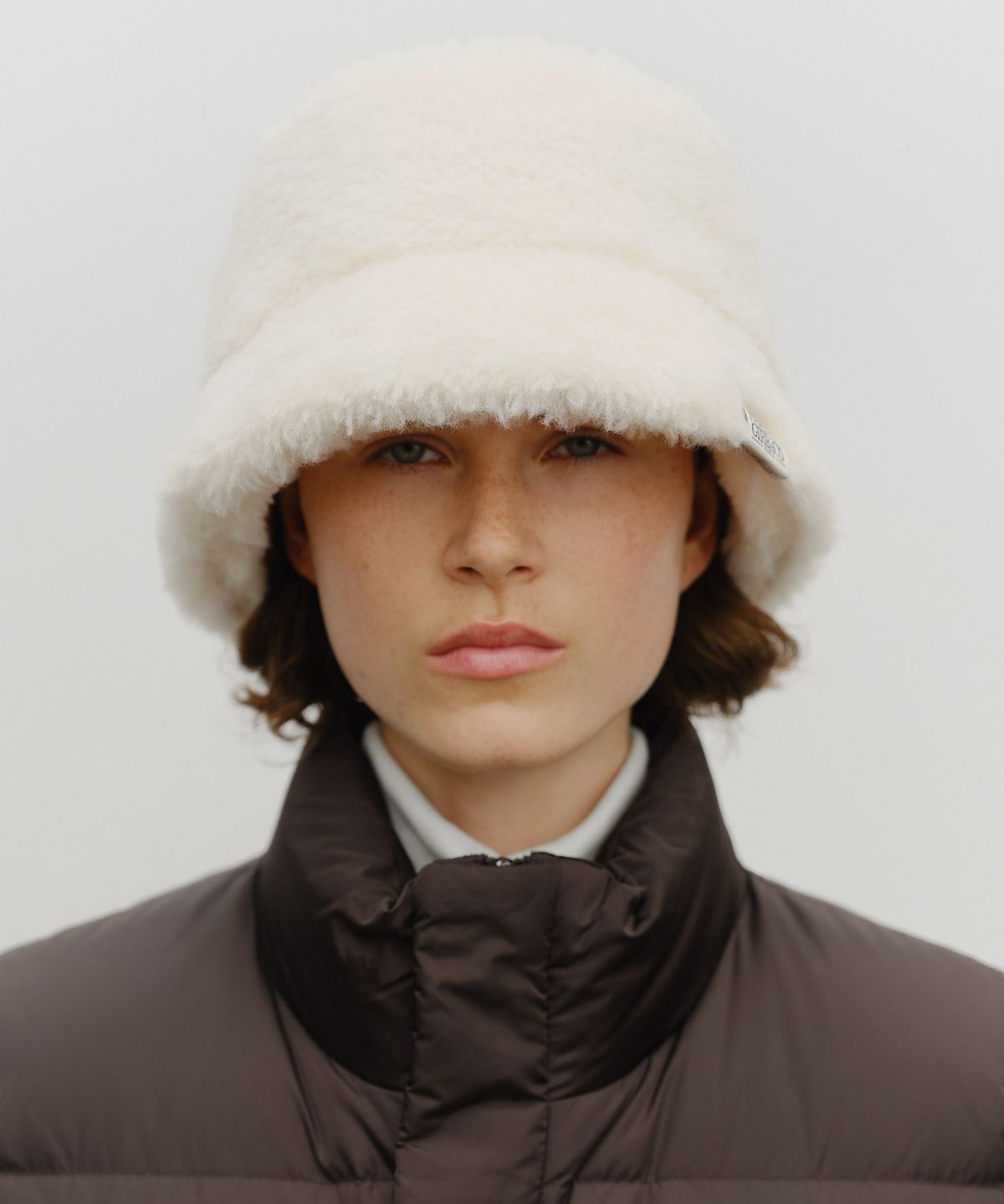 마리떼 프랑소와 저버(MARITHÉ + FRANҪOIS GIRBAUD) CLASSIC LOGO FUR BUCKET HAT ivory