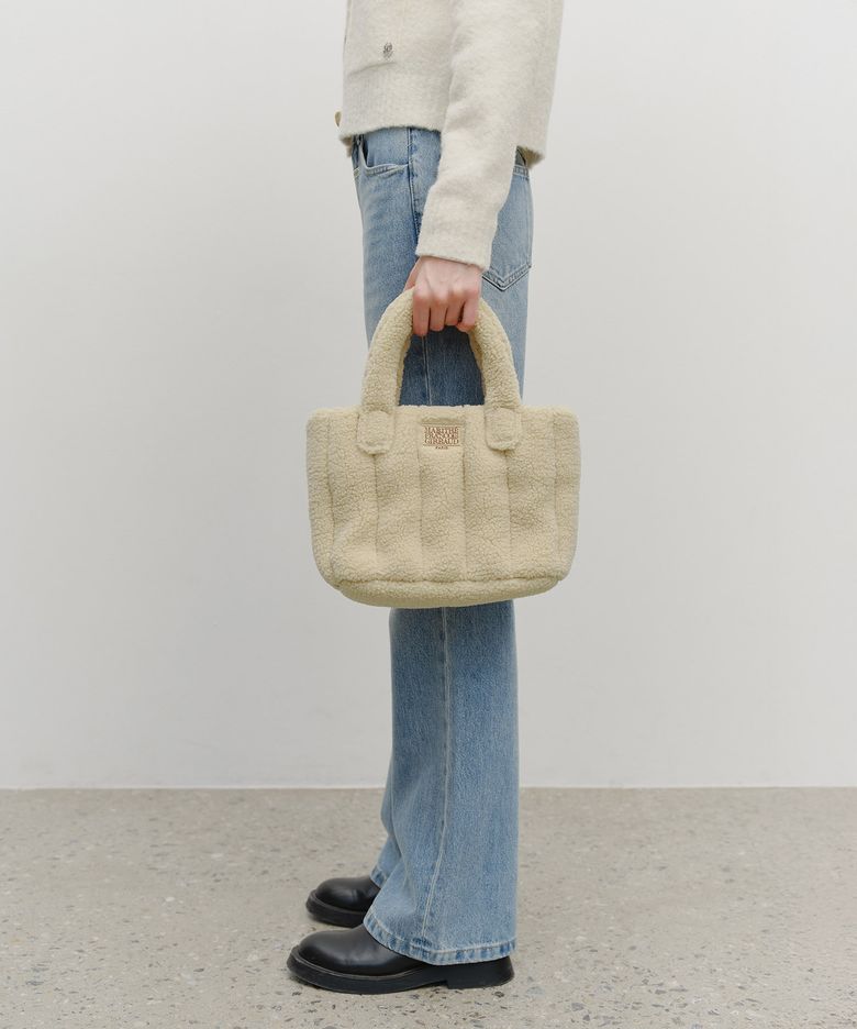 CLASSIC LOGO BOUCLE PADDING BAG beige