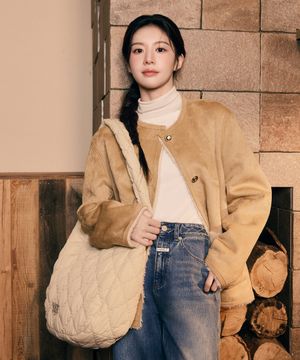 [고윤정 PICK] CLASSIC LOGO PADDING CROSS BAG beige